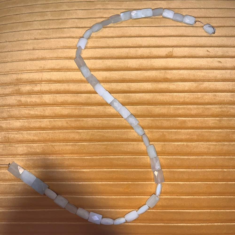 ✨2/$20✨LIGHT GREEN JADE BEADS